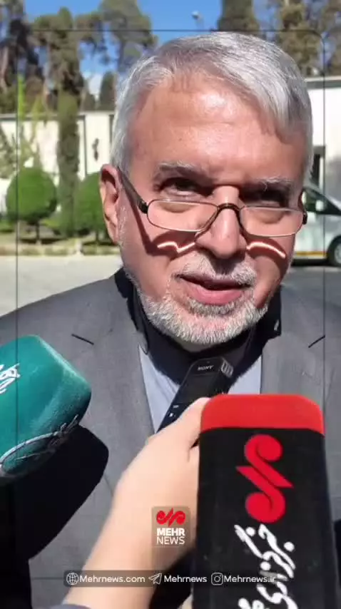   ناراحتی وزیر گردشگری از سوال بدموقع خبرنگار یکی از رسانه‌ها که حرف وزیر را قطع کرد