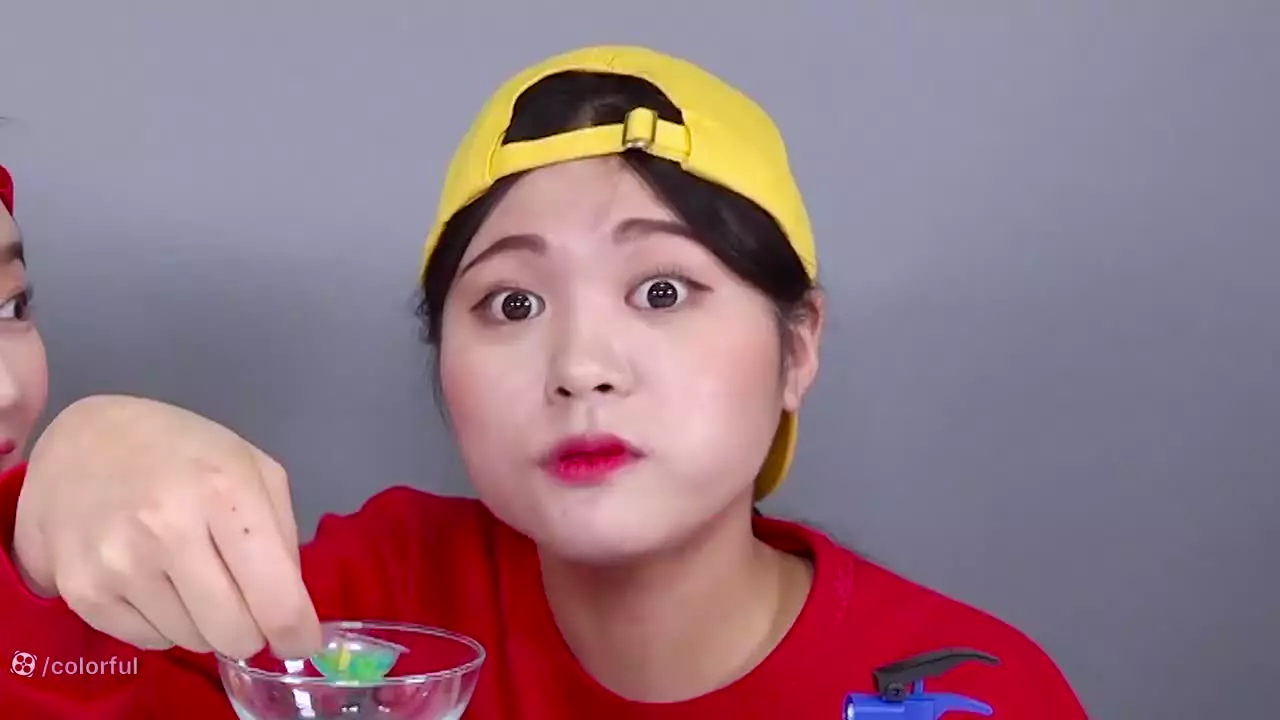 چالش غذایی ونزدی- چالش موکبانگ- چالش خوراکی- چالش غذا خوردن- چالش دونا