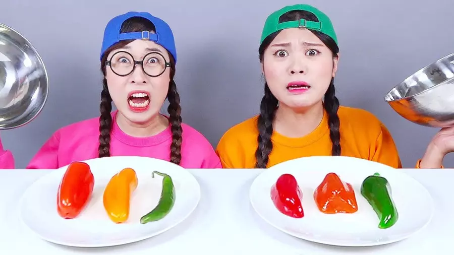 چالش غذا خوری اسمر/ چالش غذایی/ چالش خوراکی/ چالش کیک تولد/ بانوان و سرگرمی