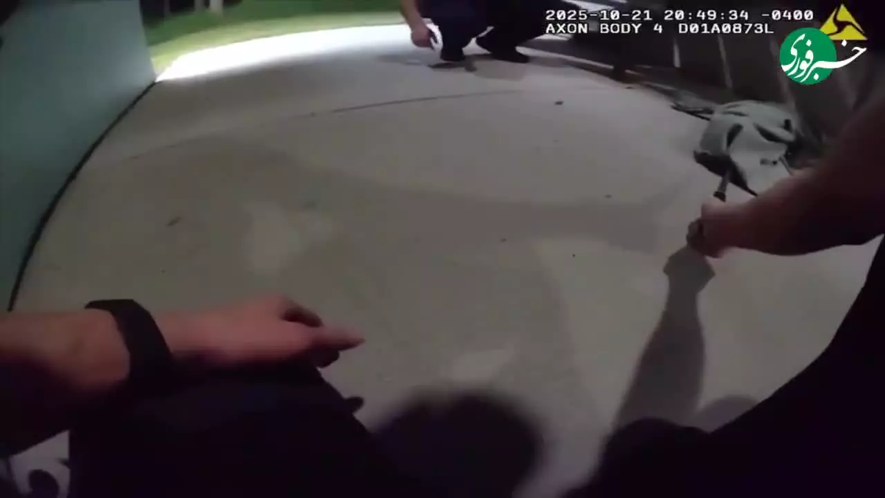   گرفتن کروکودیل با دست خالی توسط مأموران پلیس!