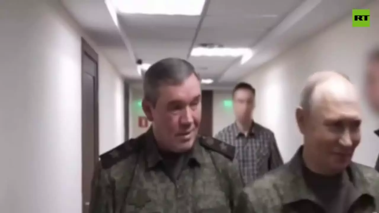   پوتین با لباس رزم مقابل رسانه‌ها ظاهر شد