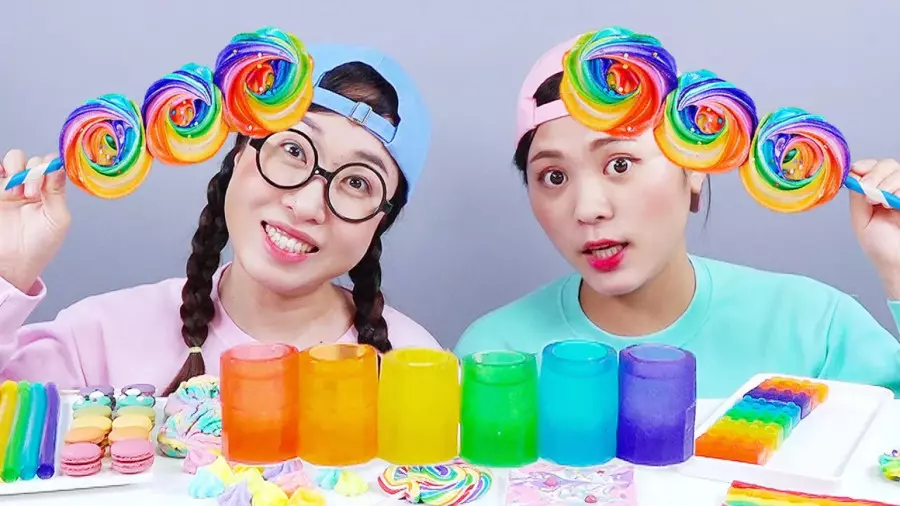 چالش خوراکی ها-چالش غذا خوری برگر سوخاری - چالش دونا ، ترفند چالش غذایی چالش غذا