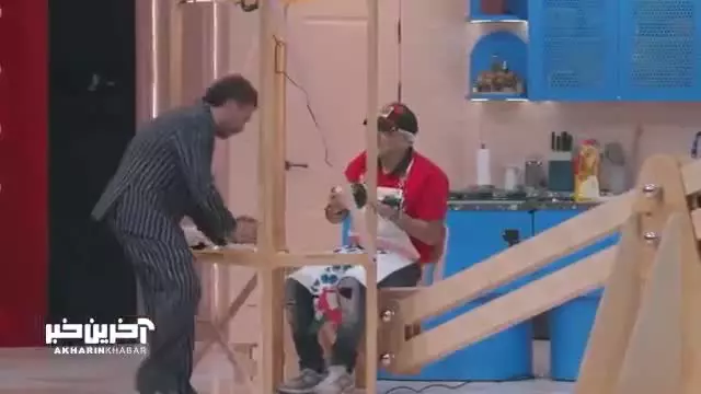   سقوط مهران غفوریان از بالای دکور برنامه!