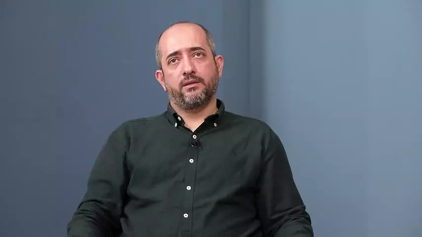   ادعای خبرساز میثم رمضانعلی: ساختمان شیشه‌ای صداوسیما بخاطر موشک نسوخت! می‌توانستند خاموش کنند!