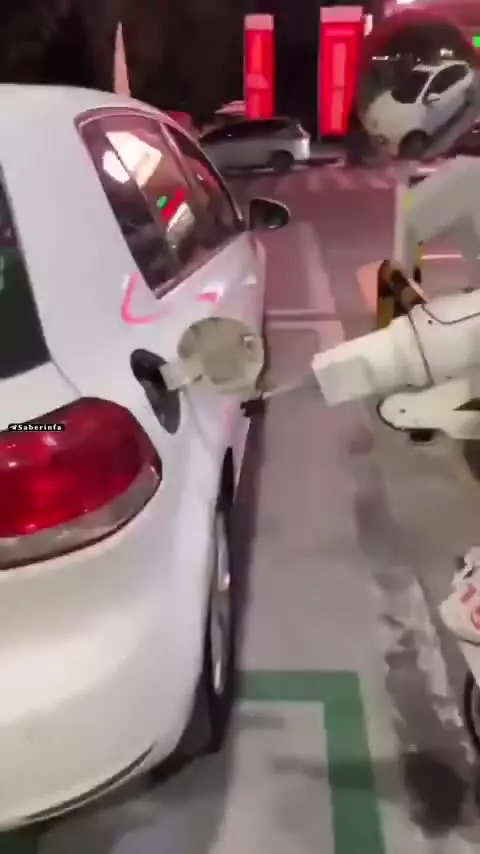   ظهور پمپ‌های بنزین رباتیک و هوش مصنوعی در چین