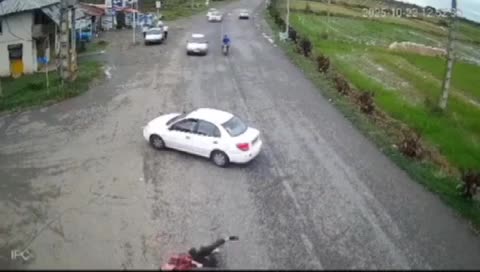   تصادف وحشتناک موتورسیکلت در یکی‌ از جاده‌های شمال