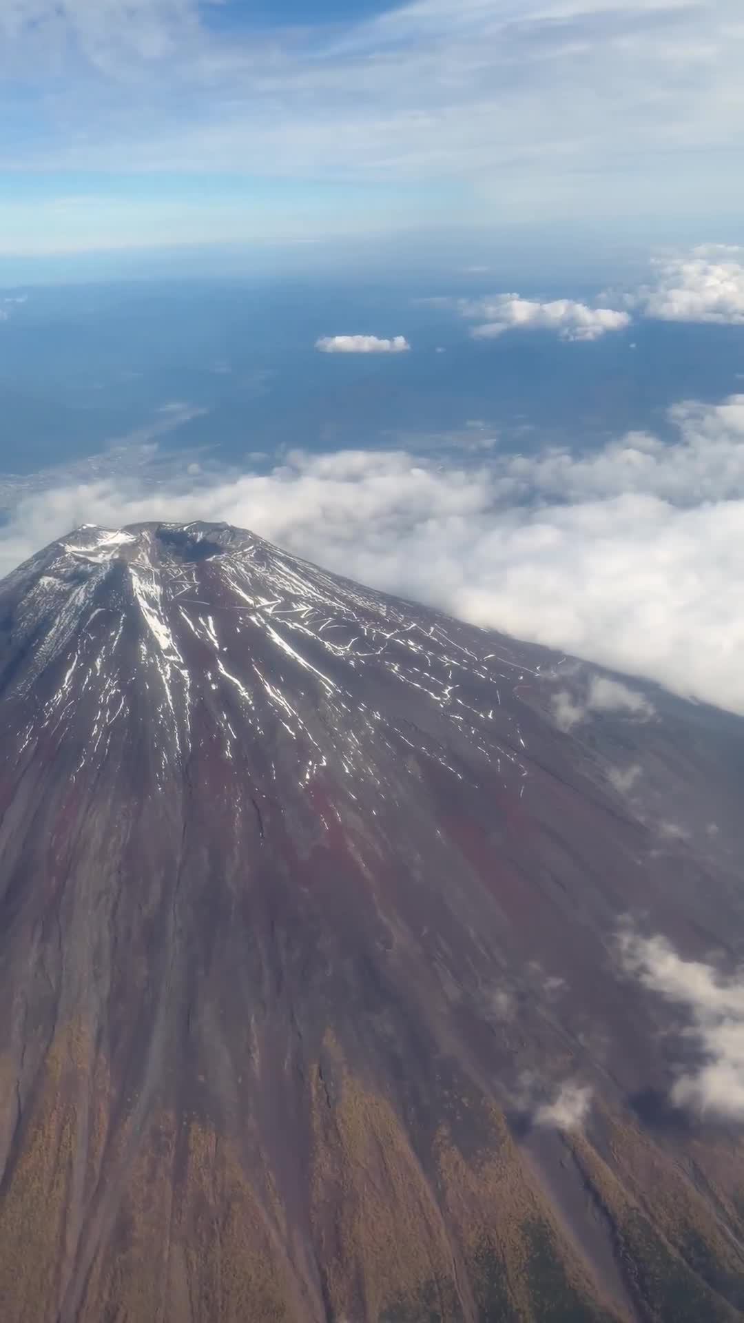   فیلمی از هواپیمای اختصاصی ترامپ بر فراز کوه فوجی