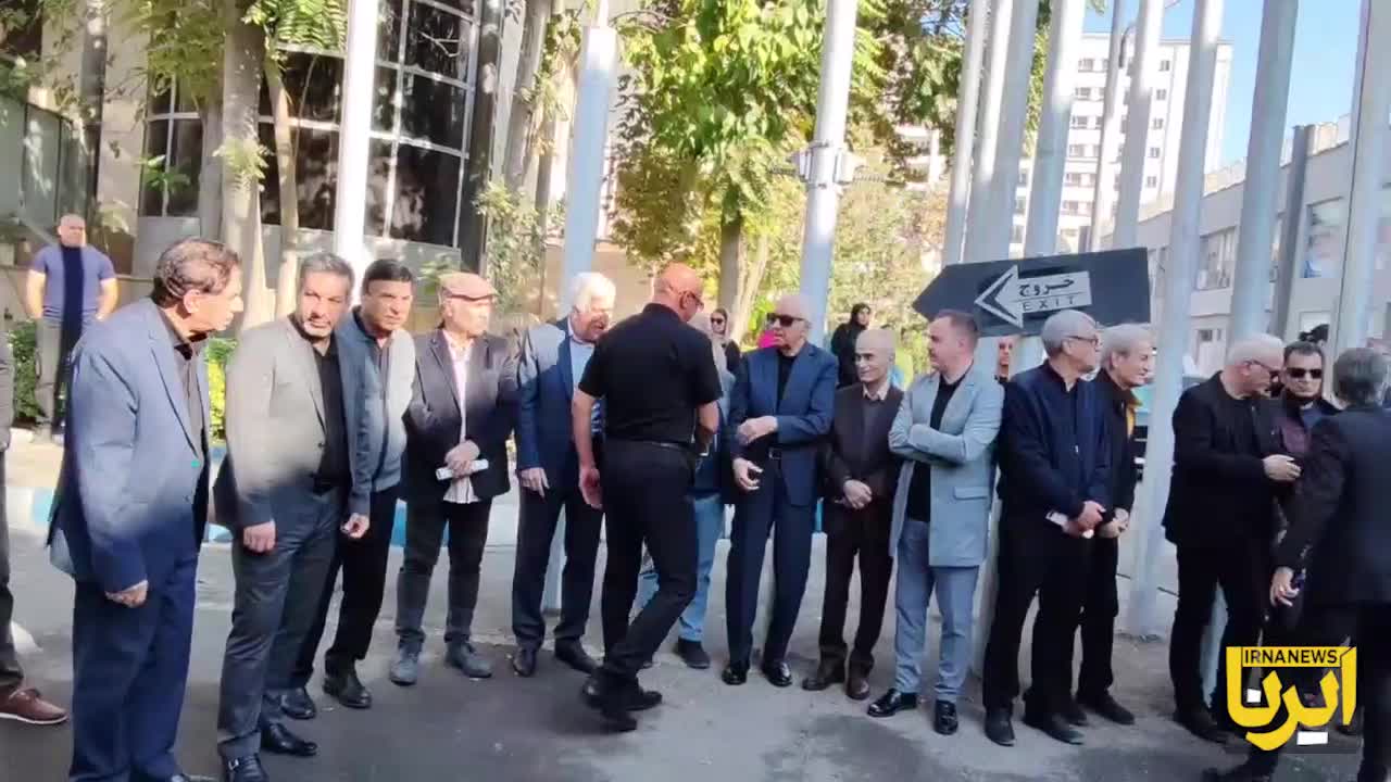   لحظاتی از مراسم تشییع پیکر اکبر کارگری‌جم پیشکسوت فوتبال ایران و اسطوره باشگاه استقلال در ورزشگاه شیرودی