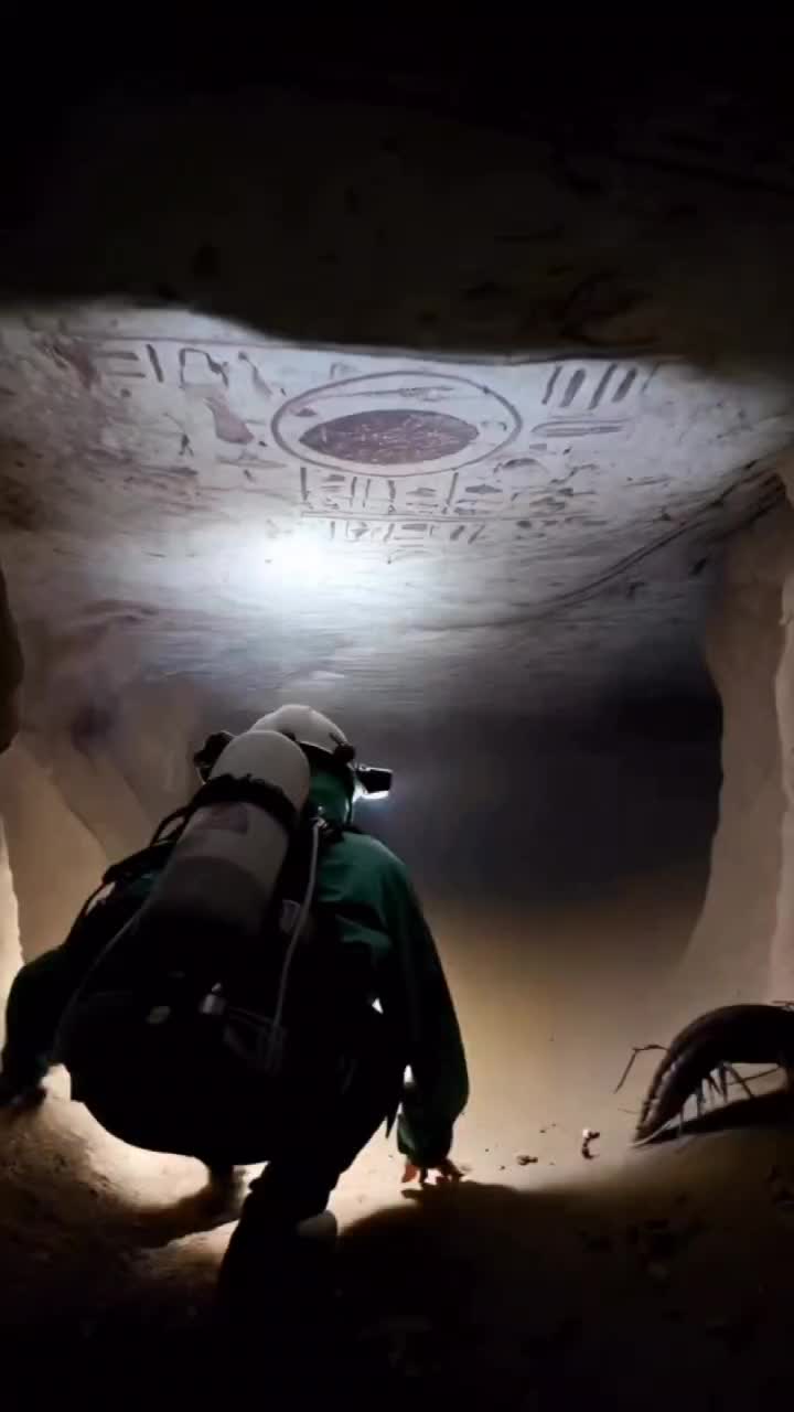   تصاویری دیده نشده از داخل اهرام ثلاثه مصر