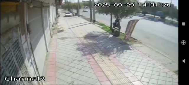   لحظه دلخراش زیر گرفتن موتورسوار توسط راننده خودروی سواری در یزد