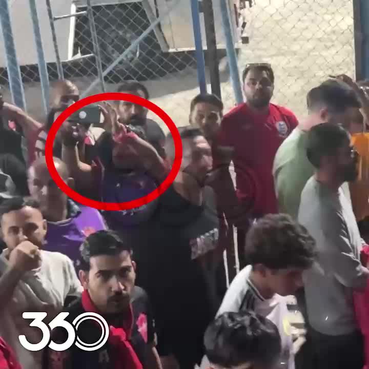   تصویربرداری لیدر پرسپولیس از خبرنگارانی که در حال پوشش اعتراض هواداران به مدیریت پرسپولیس بودند!