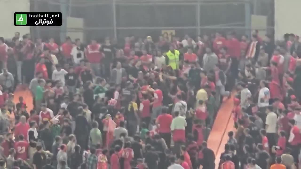   درگیری هواداران پرسپولیس با لیدرهای باشگاه