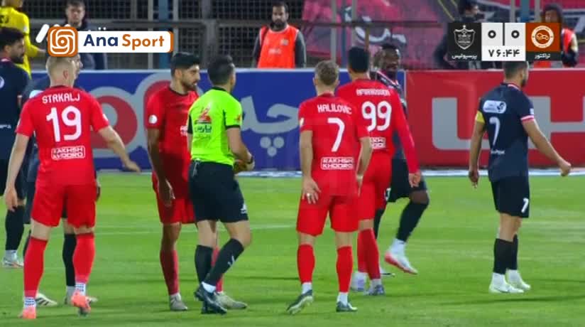   اخراج مستقیم پورعلی‌گنجی پس از خطا بر روی هاشم‌نژاد