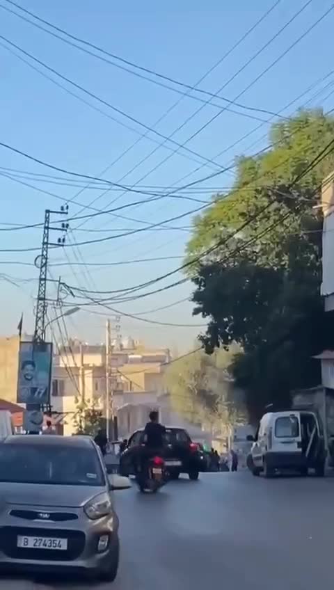   تصاویری از از محل حمله پهپادی رژیم اسرائیل به شهرک حاروف در جنوب لبنان