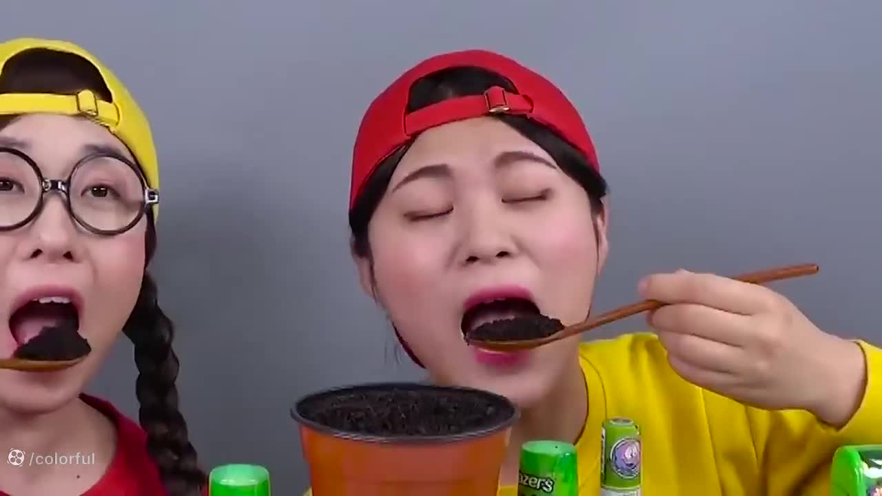 چالش خوراکی خنده‌دار: آیا دونا می‌تواند حلوای سبز را بخورد؟