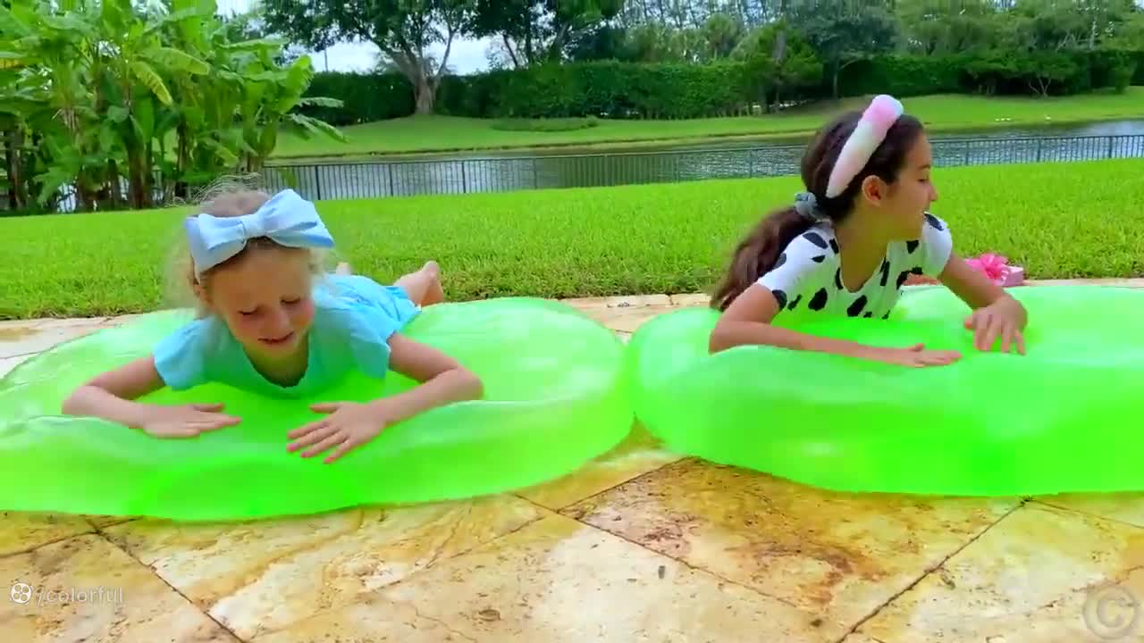 ماجرای خنده‌دار ناستیا و استیسی با بازی‌های جدید در فضای باز!