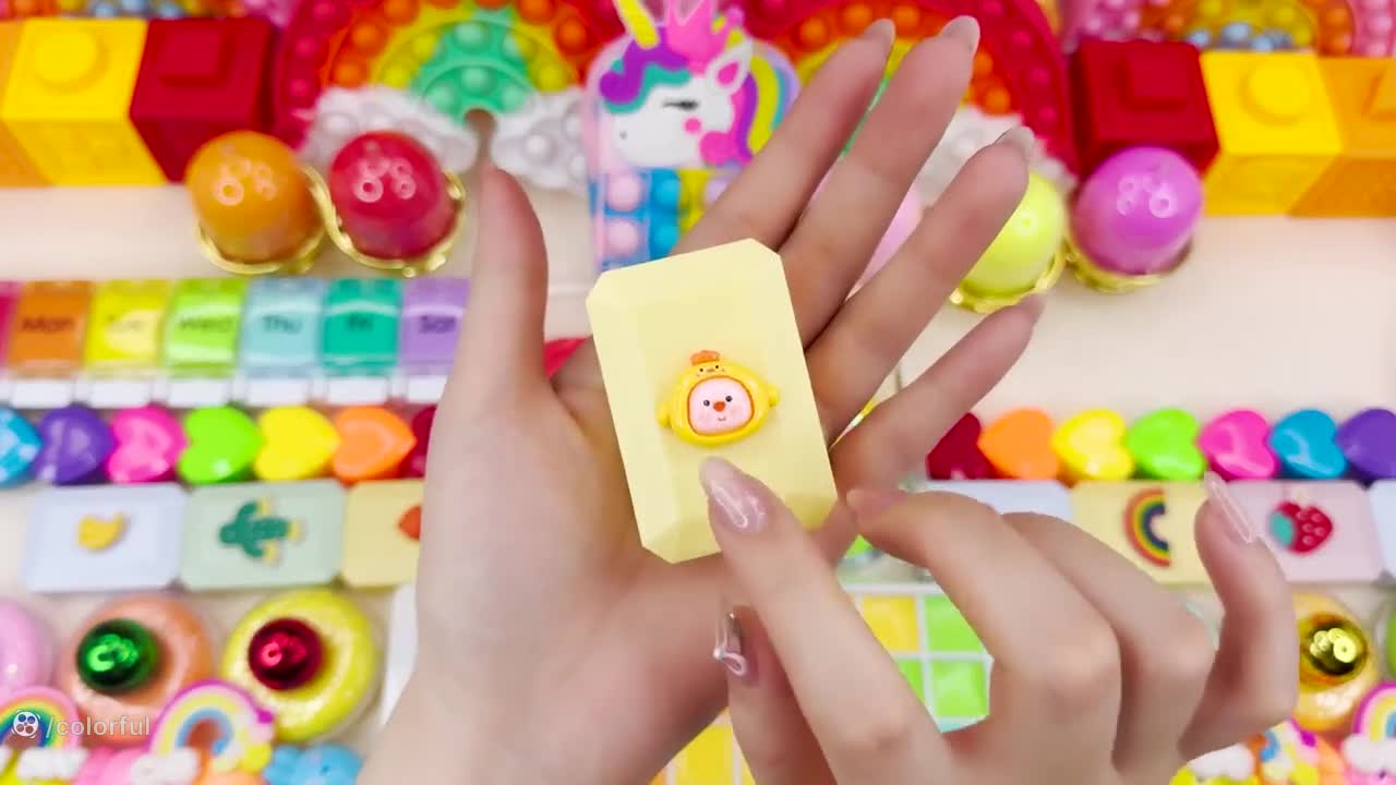 جادوی اسلایم رنگین کمانی: آیا می‌دانید چه رنگی بدست می‌آید؟