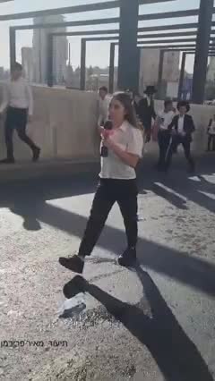   خبرنگار اسرائیلی به دلیل بی‌حجابی مورد حمله قرار گرفت!