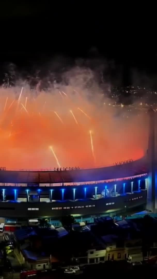   ورزشگاه در آتش شور هواداران ریسینگ‌کلاب