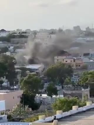   وقوع دو انفجار مهیب و تیراندازی در نزدیکی کاخ ریاست جمهوری در موگادیشو