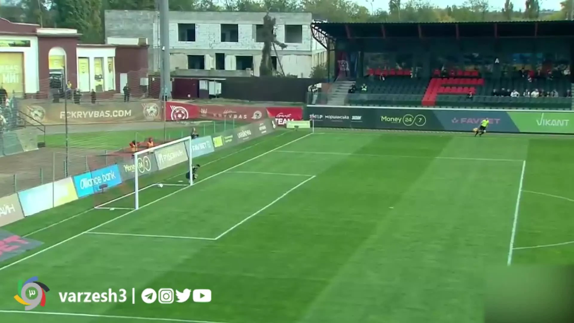   اتفاق جالب در لیگ اوکراین؛ گل مستقیم از روی ضربه شروع بازی