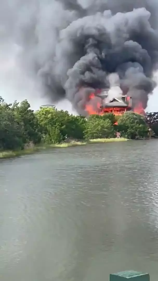   اولین تصاویر از انفجار و آتش‌سوزی خانه قاضی زن آمریکایی؛ چهره‌ای که بارها با ترامپ مخالفت کرده بود!