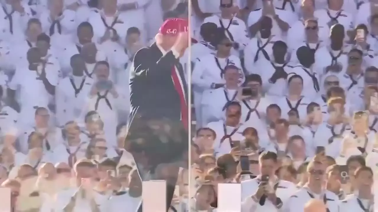   ذوق‌زدگی ترامپ از تشویق تفنگداران نیروی دریایی آمریکا