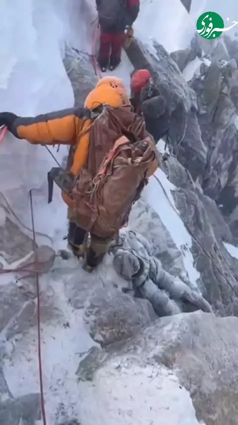   تصاویر شوکه‌کننده از یخ زدن کوهنوردان در مسیر صعود به قله اورست