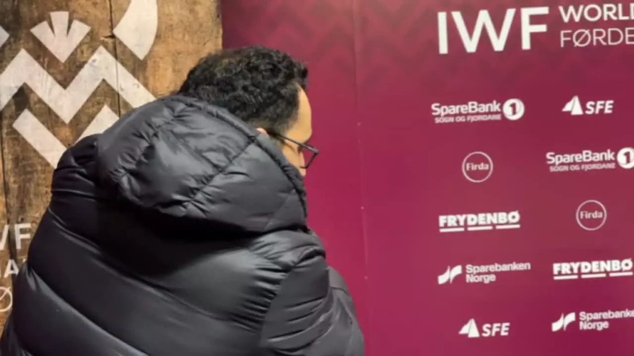   اشک‌های ایلیا صالحی پور وزنه‌بردار ۱۹ ساله ایران پس از ناکامی در کسب مدال جهانی