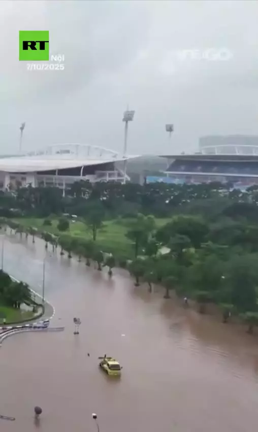   طوفان «ماتمو» پس از ویران کردن چین به ویتنام رسید