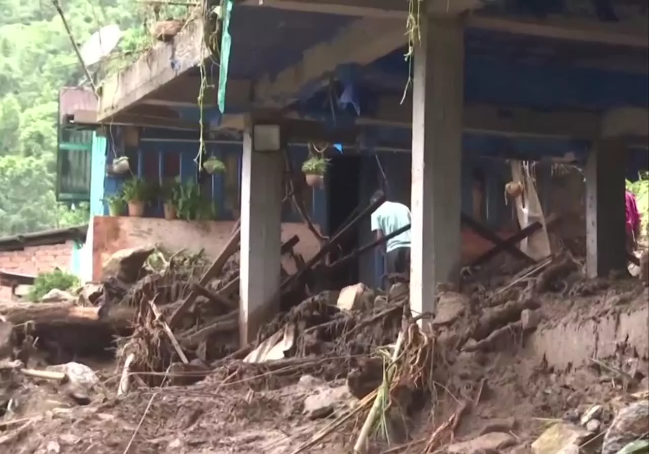   تصاویری از رانش زمین در بنگال غربی هند بر اثر بارش شدید باران