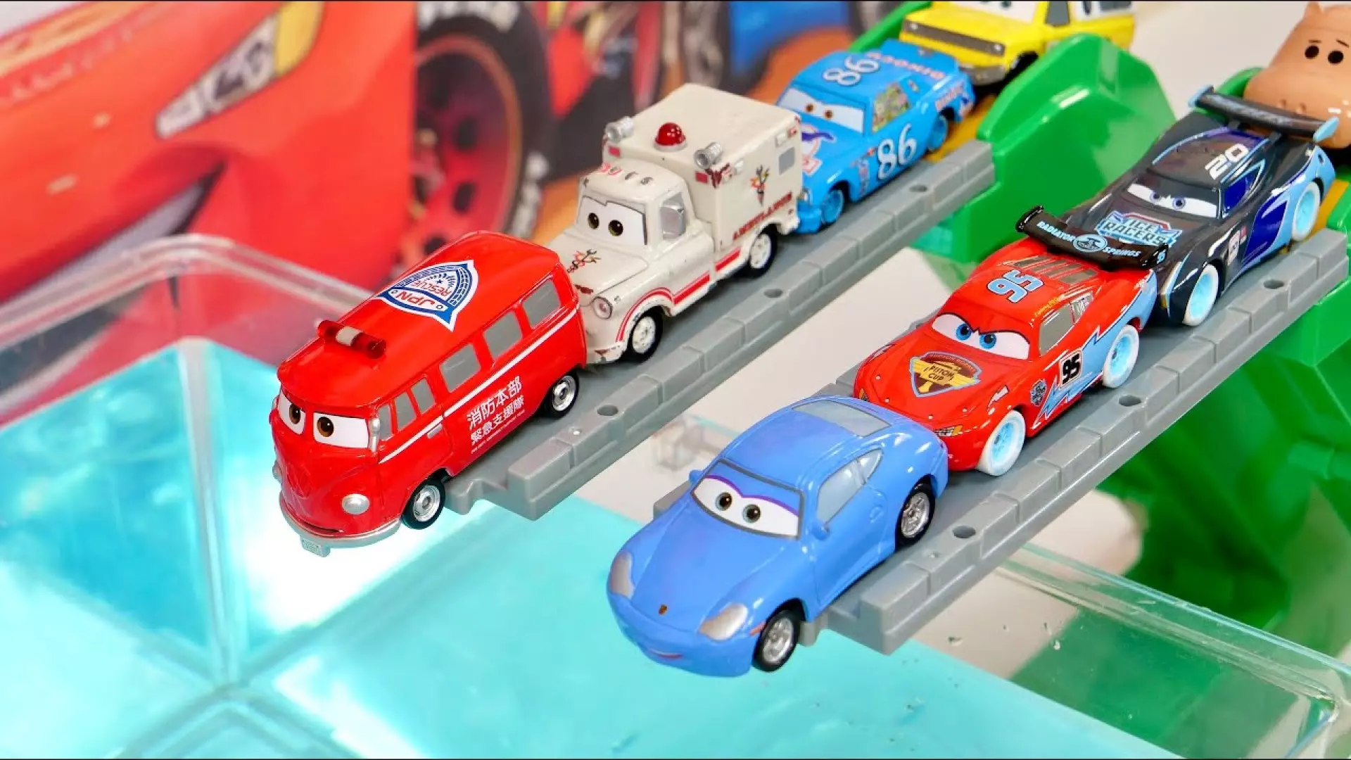 ماشین اسباب بازی کودکانه :: کارتون ماشین بازی :: ماشین های رنگی :: ماشین کودکانه