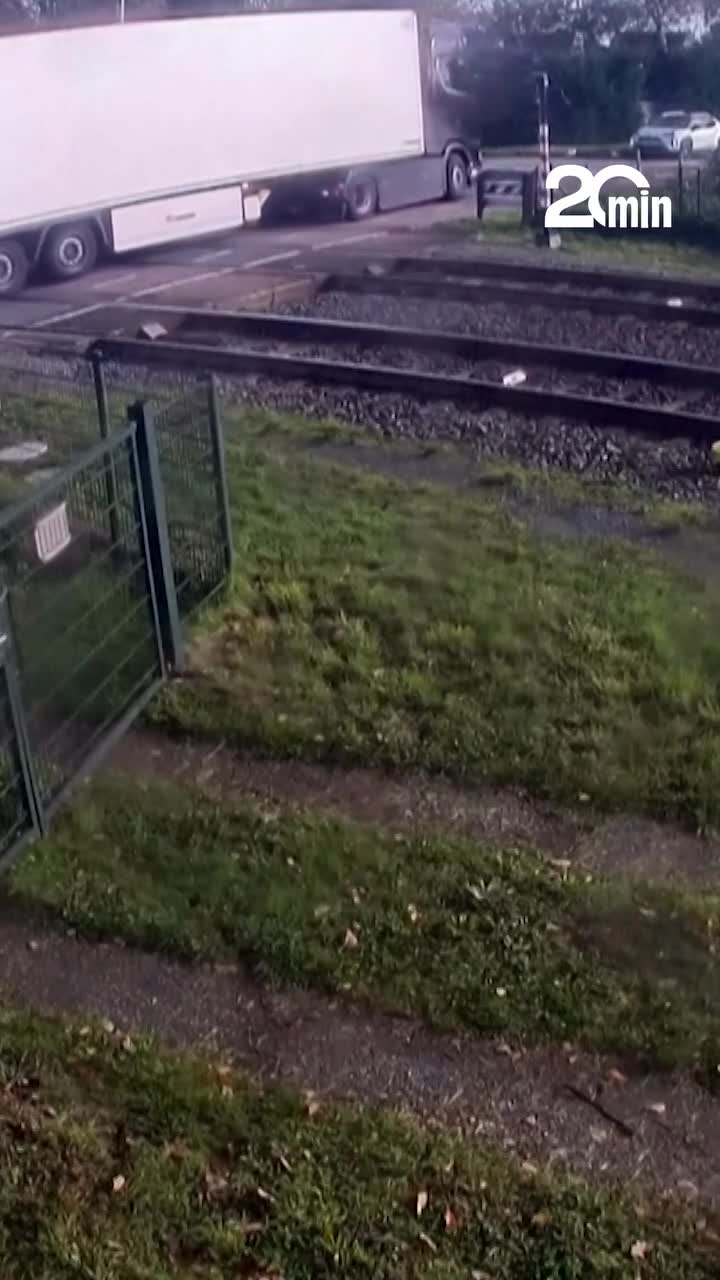   برخورد قطار با یک دستگاه کامیون در هلند؛  پنج نفر زخمی شدند!