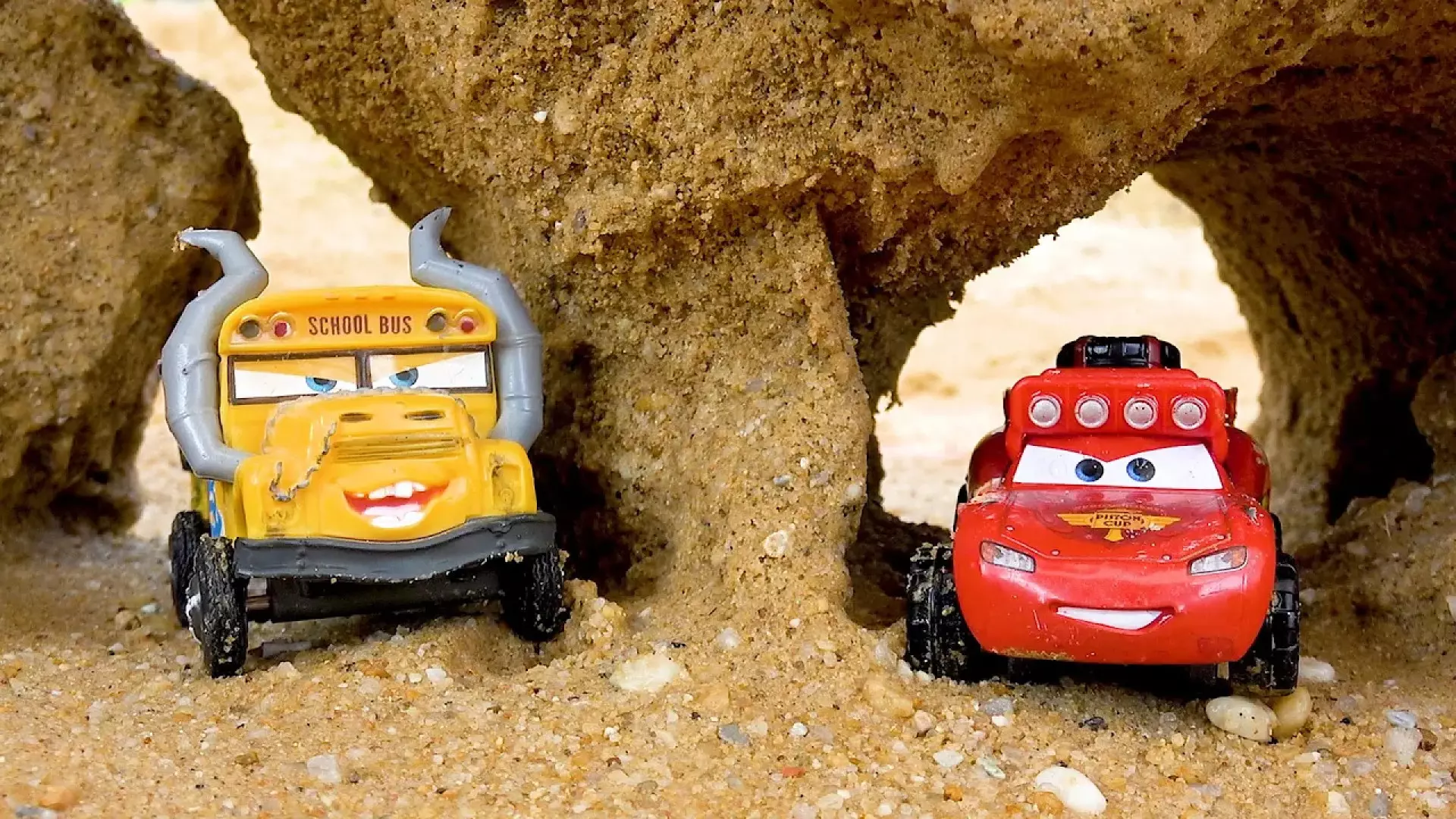 ماشین‌های بازی: دنیای هیجان‌انگیز و خنده‌دار ماشین‌های هیولا!