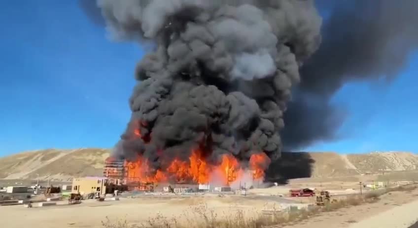   آتش‌سوزی عظیم در یک مجتمع مسکونی در آمریکا