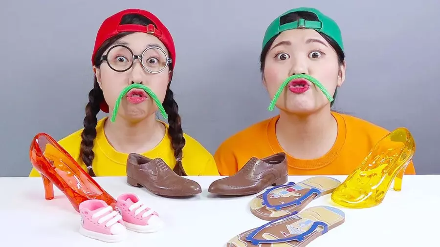 چالش غذایی کره ای / چالش غذایی/ چالش خوراکی / چالش بستنی توت فرنگی/ چالش خوردن