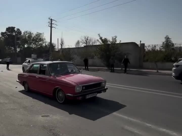   مسابقه تسلا سایبرتراک با پیکان در تهران!