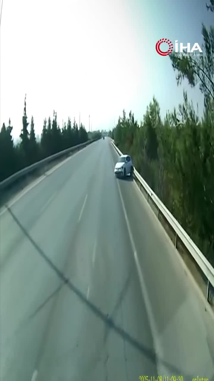   فرار میلیمتری راننده از مرگ حین تصادف