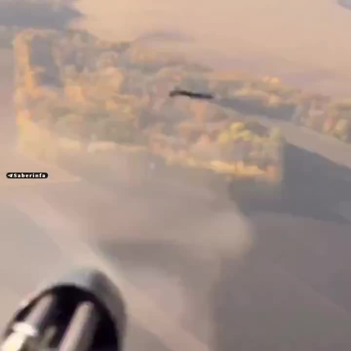   لحظه انفجار پهپاد شاهد روسی توسط مسلسل هلیکوپتر نظامی