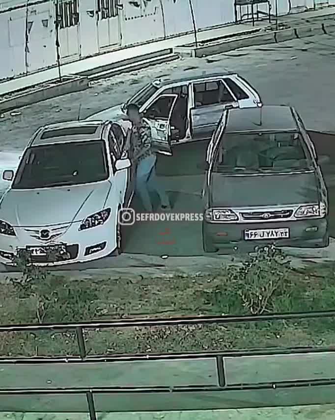 سرقت مزدا در محدوده درب غربی استادیوم آزادی به راحتی در عرض کمتر از یک دقیقه