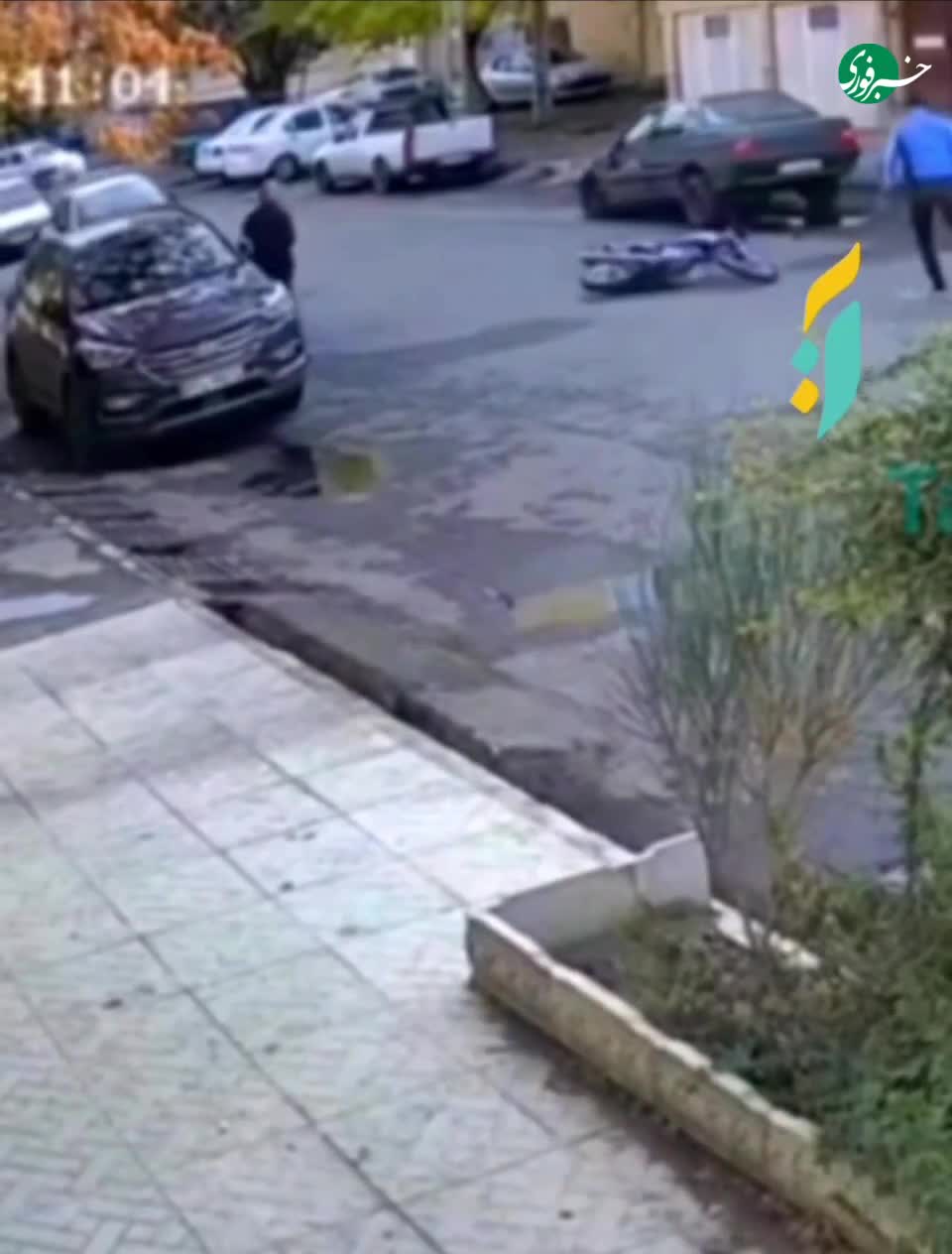   انجام حرکات نمایشی با موتور در خیابان؛ تصادف و بعد فرار