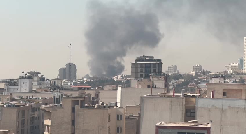   آتش‌سوزی رستوران دوطبقه شهرک غرب؛ سرایت شعله‌ها به بانک مجاور