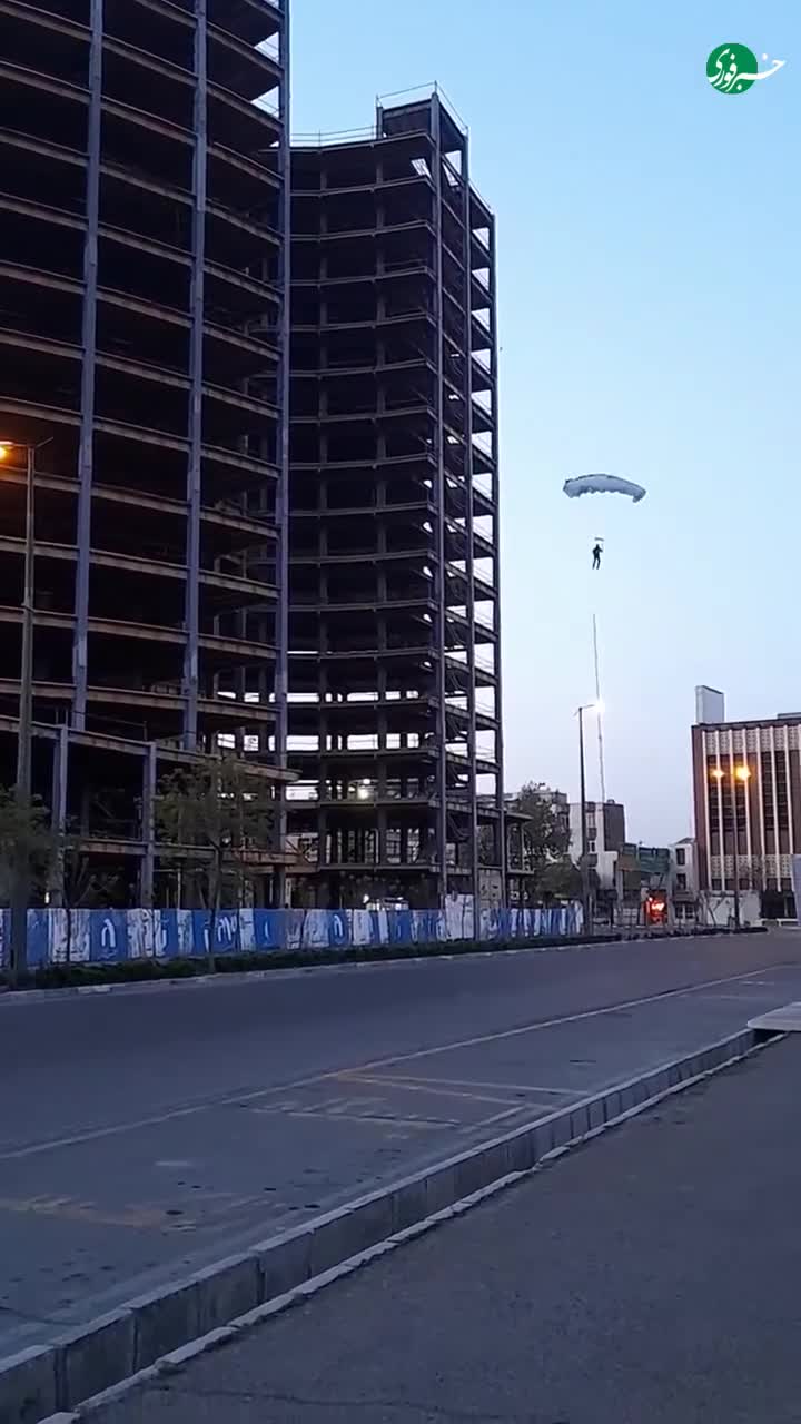   بیس جامپ خطرناک از ساختمان ۵۴ متری!