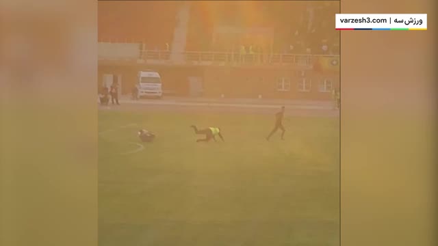   مامور نیروی انتظامی، حسین حسینی را زمین زد!