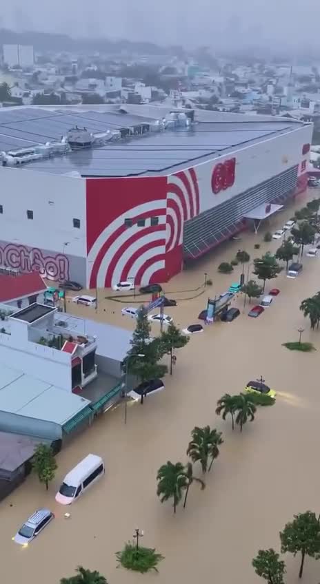   سیل در ویتنام جان ۴۱ نفر را گرفت