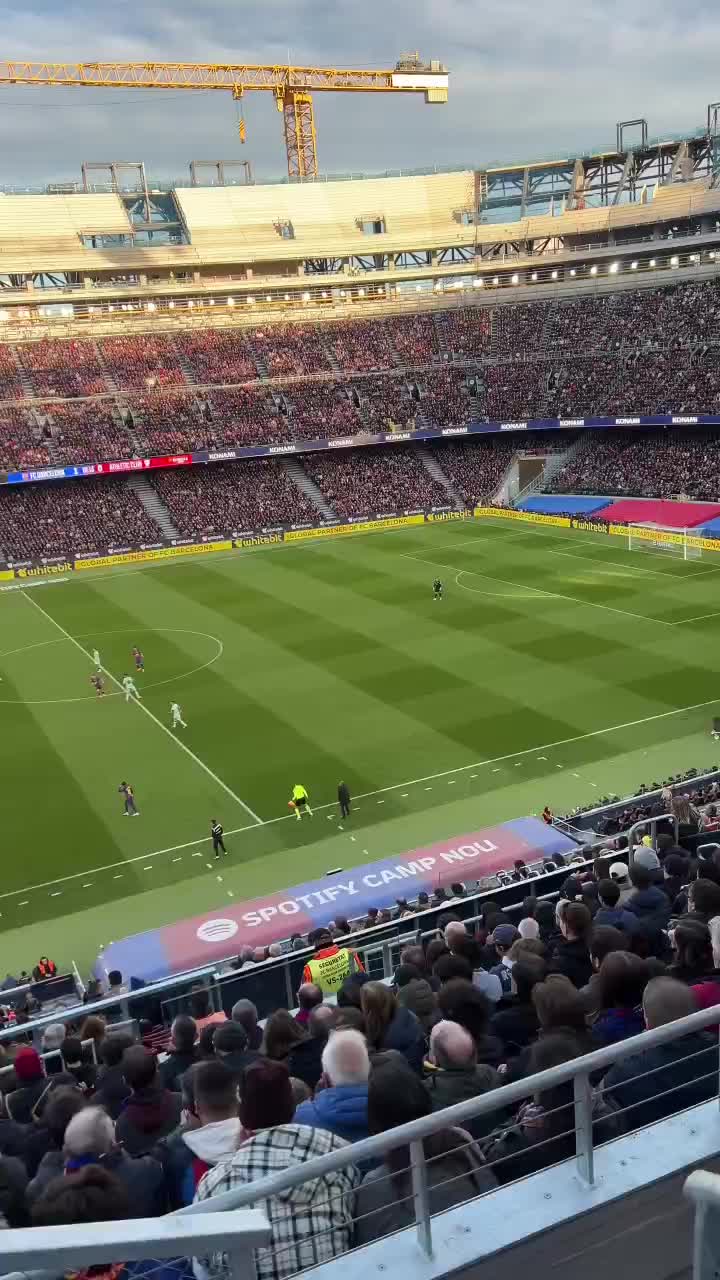   تشویق شدید مسی در نیوکمپ جدید توسط هواداران بارسلونا