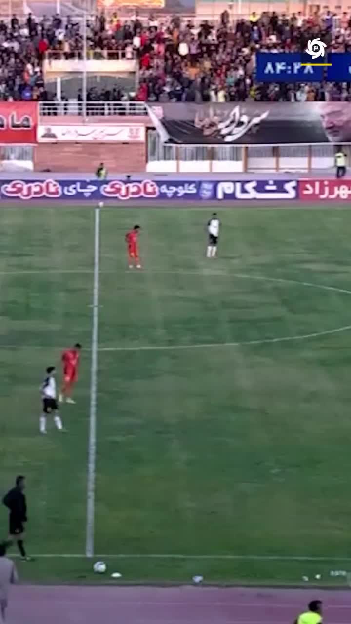   اقدام عجیب جیمی جامپ‌ها کنار پای سیدحسین حسینی!