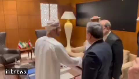   تصاویر ورود وزیر امور خارجه ایران به مسقط و گفتگو با البوسعیدی وزیر امور خارجه عمان