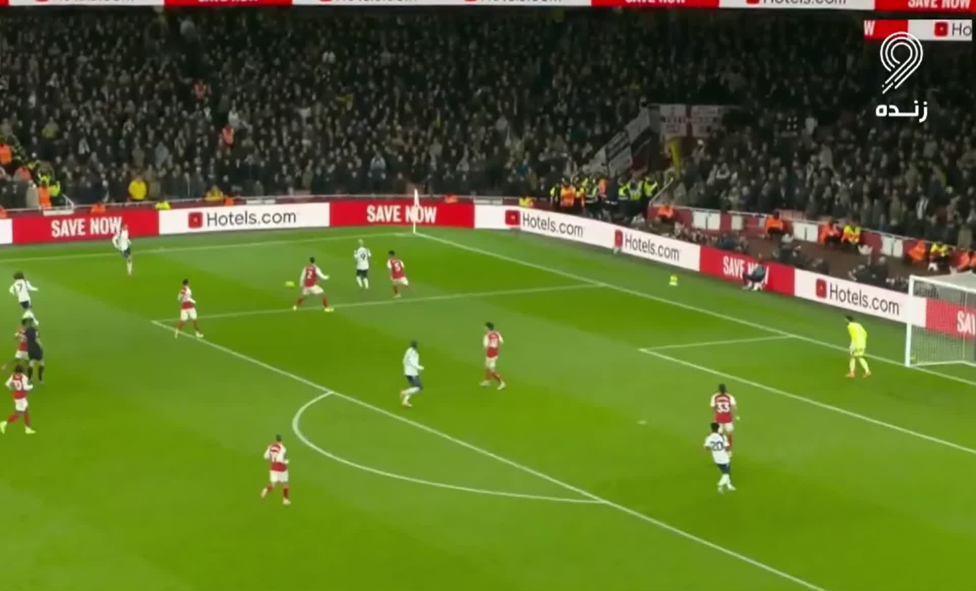   جمله عجیب خیابانی وسط گزارش آرسنال - تاتنهام؛ فکر کرده مدافع زرافه است!