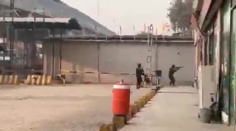   انفجار انتحاری و حمله مسلحانه به مقر نیروهای مرزی پاکستان